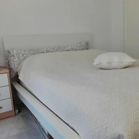 Apartment Spacious In With Shared Pool 85 M² *